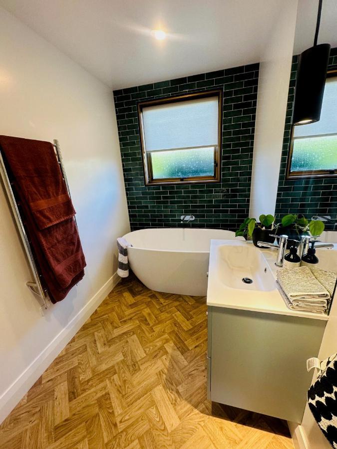 2 Bed Beckenham Beauty - Pet Friendly Villa Christchurch Exterior photo